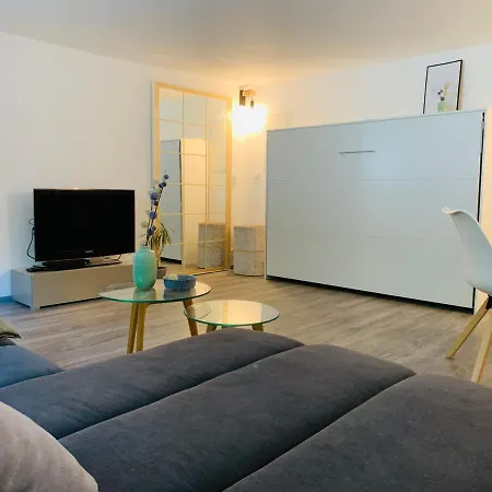 Schickes Mit Direkter Waldrandlage