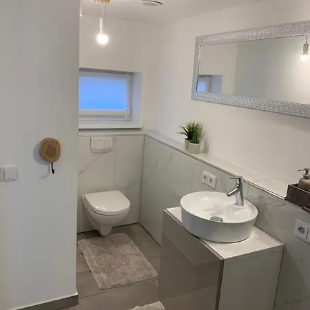 Schickes Mit Direkter Waldrandlage